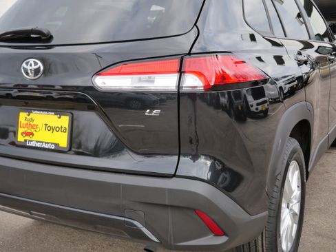 Certified 2025 Toyota Corolla Cross LE image 18