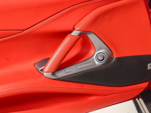 Used 2018 Ferrari 812 Superfast RWD image 23