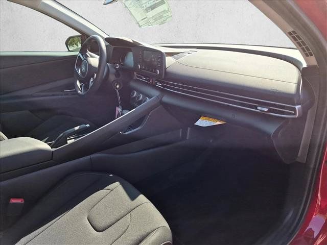 Used 2026 Hyundai Elantra SE FWD image 20