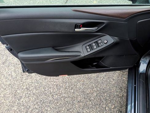 Used 2022 Toyota Avalon XLE image 16