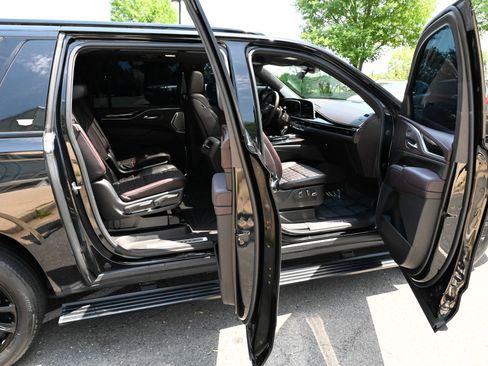 Used 2023 Cadillac Escalade ESV Sport Platinum w/ LPO, ONYX Package AWD/4WD image 48
