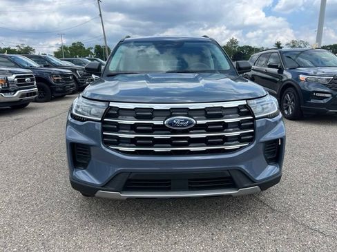 Used 2026 Ford Explorer Active AWD/4WD image 2