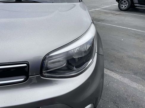 Used 2018 Kia Soul + image 12