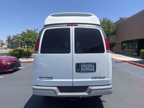 Used 2001 Chevrolet Express 3500 w/ Convenience Pkg 1 RWD image 11