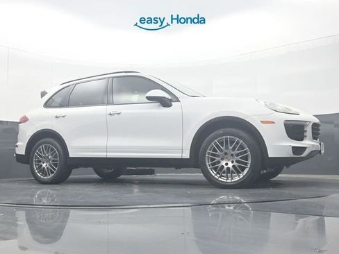 Used 2016 Porsche Cayenne w/ Premium Package AWD/4WD image 26