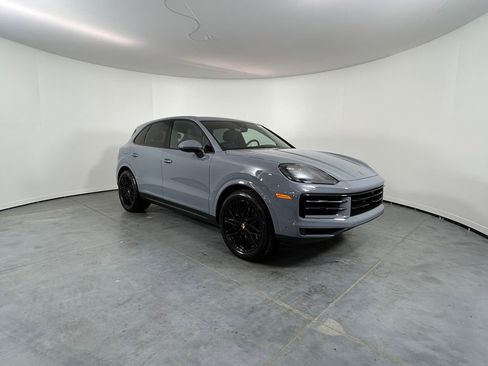 Used 2025 Porsche Cayenne AWD/4WD image 9