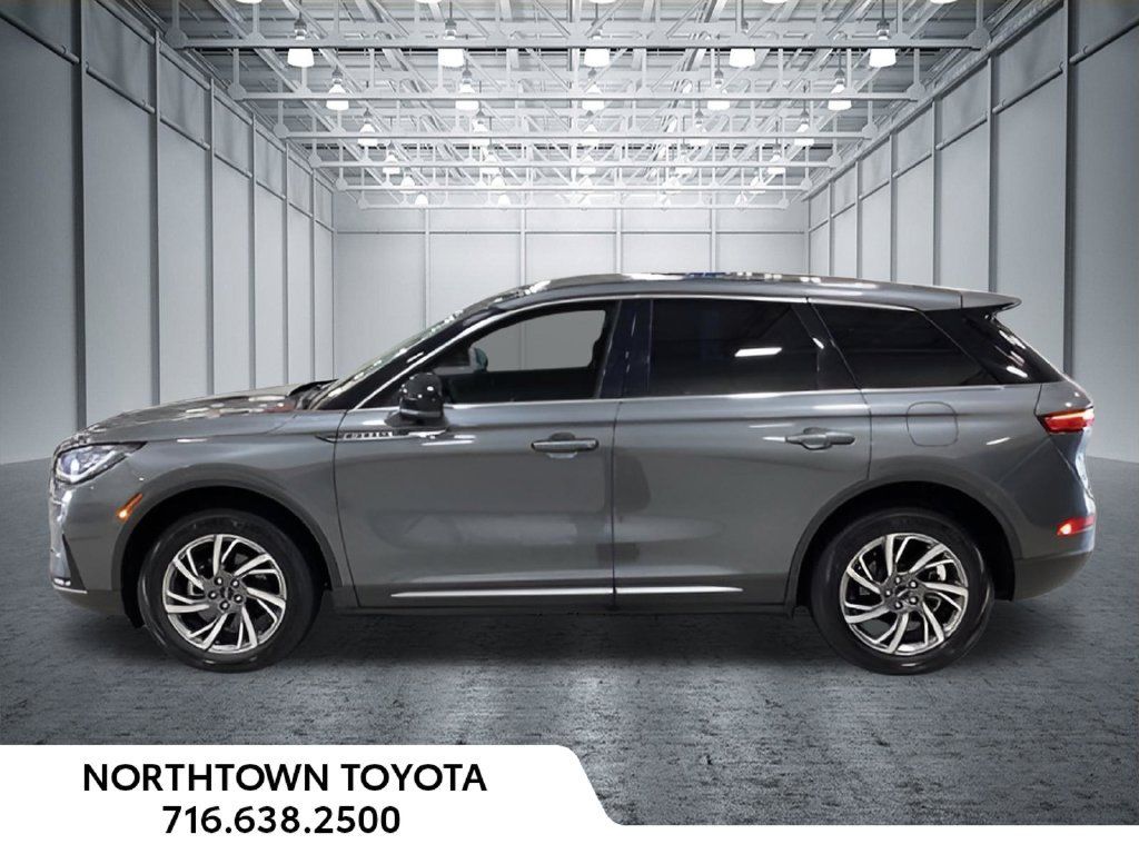 Used 2023 Lincoln Corsair AWD image 2