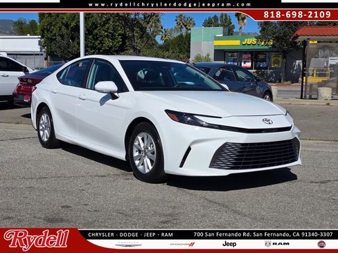 Used 2025 Toyota Camry LE image 1