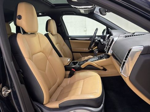 Used 2016 Porsche Cayenne image 31