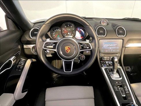 Used 2022 Porsche 718 Boxster RWD image 13