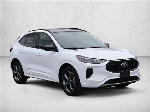 Used 2023 Ford Escape ST-Line w/ Tech Pack #1 AWD/4WD image 3