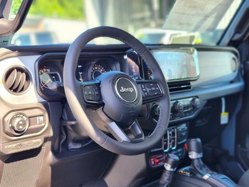 New 2026 Jeep Gladiator Sport AWD/4WD image 18