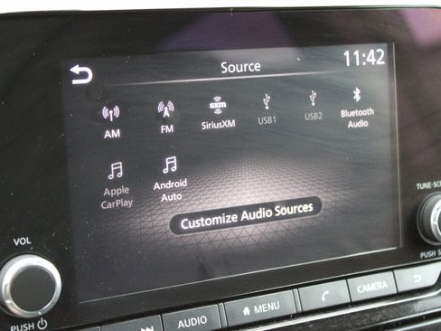 Used 2024 Nissan Pathfinder SV image 9