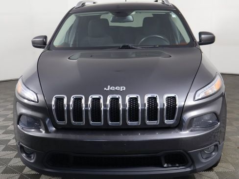 Used 2016 Jeep Cherokee Latitude w/ Cold Weather Group image 8