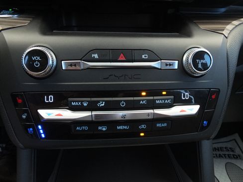 Used 2020 Ford Explorer Limited RWD image 30
