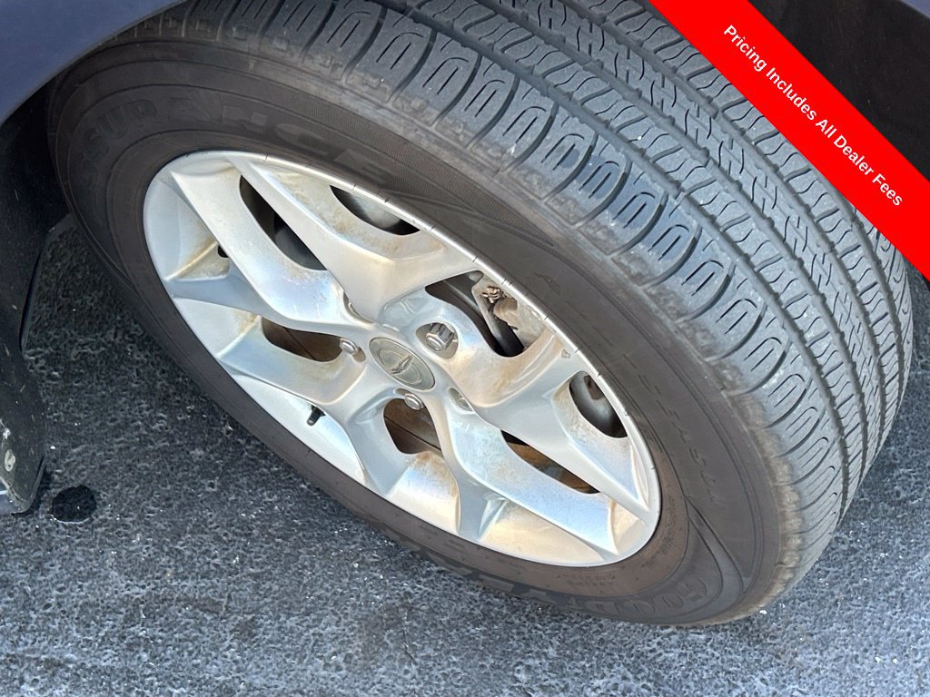 Used 2018 Chrysler Pacifica Touring Plus w/ Tire & Wheel Group FWD image 2