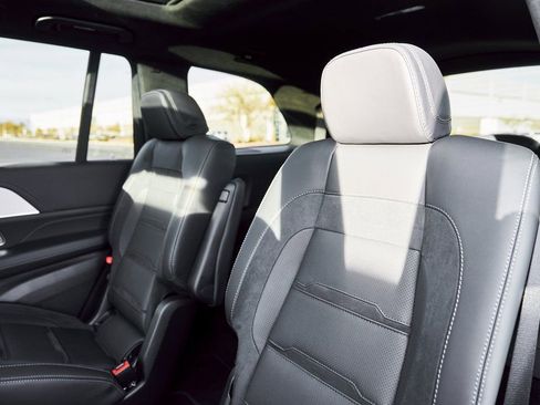 Used 2025 Mercedes-Benz GLS 63 AMG 4MATIC image 45