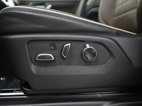 Used 2025 GMC Yukon XL Denali Ultimate AWD/4WD image 32