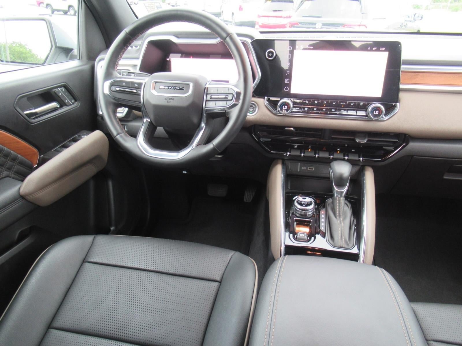 Used 2023 GMC Canyon Denali AWD/4WD image 13