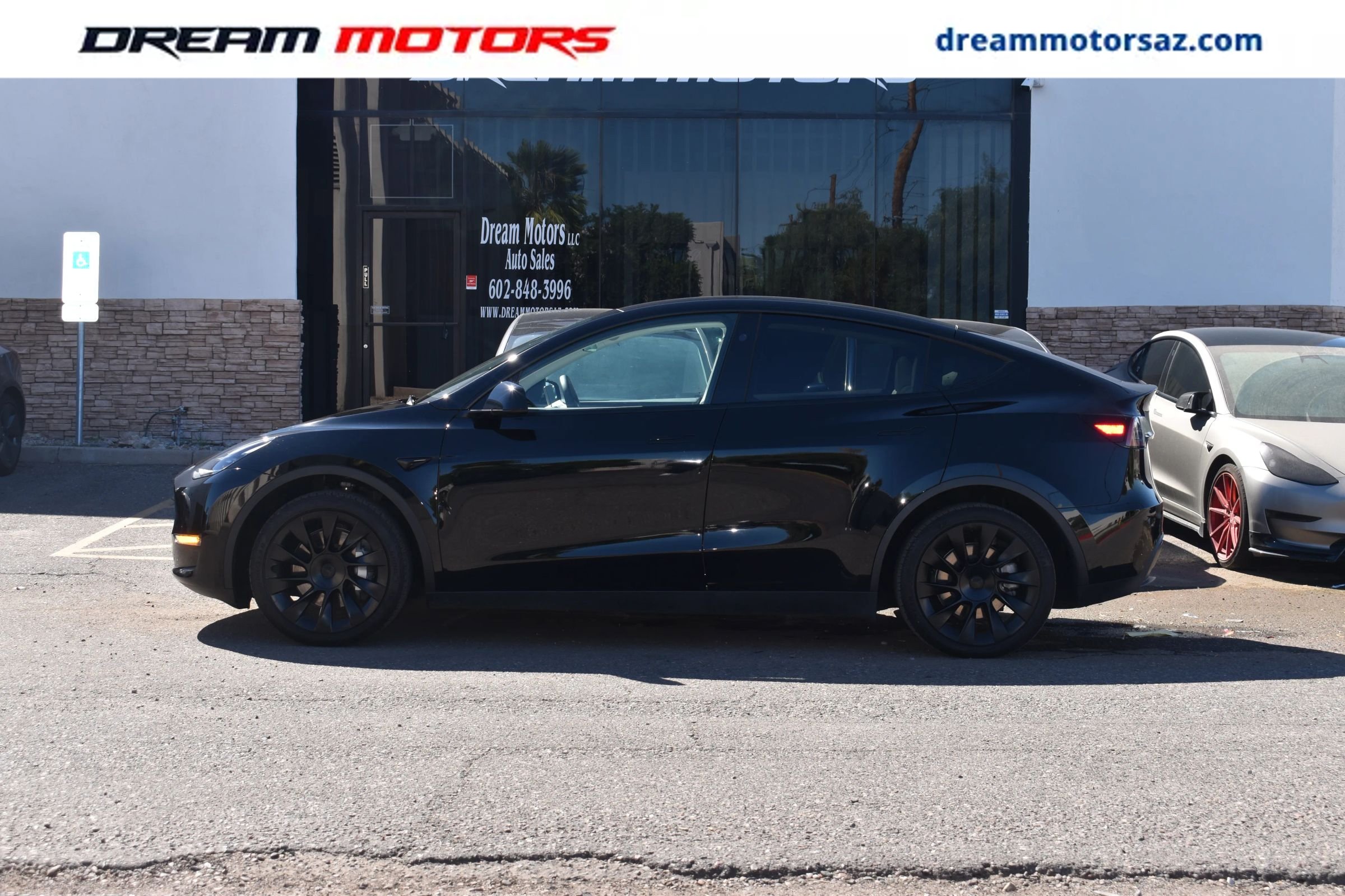 Used 2025 Tesla Model Y Long Range AWD/4WD image 1