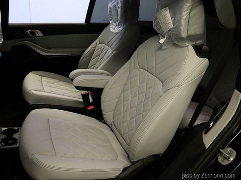 Used 2027 BMW X7 xDrive40i w/ M Sport Package AWD/4WD image 12