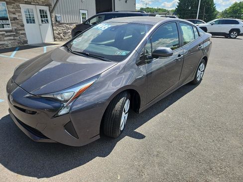 Used 2018 Toyota Prius Two w/ Prius Two Safety Plus Package FWD image 7