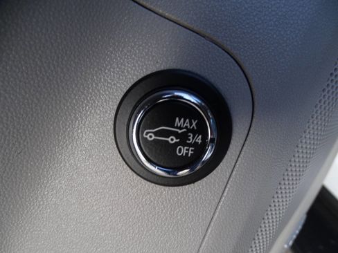 Used 2023 GMC Acadia SLE w/ Infotainment Package image 14