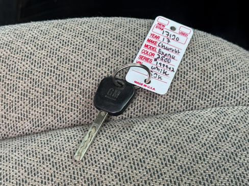 Used 2017 Chevrolet Express 2500 image 32