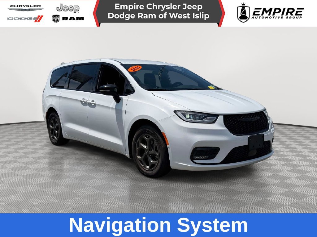 Used 2024 Chrysler Pacifica Limited FWD image 1