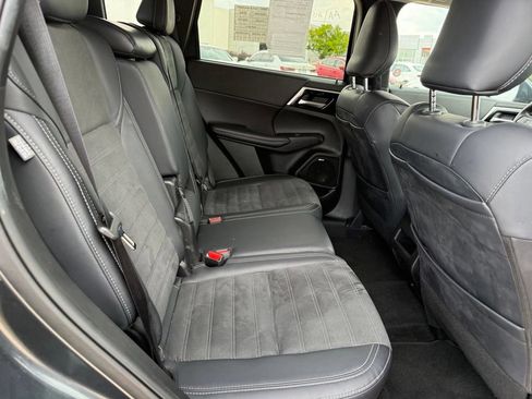 Used 2025 Mitsubishi Outlander SE AWD/4WD image 16