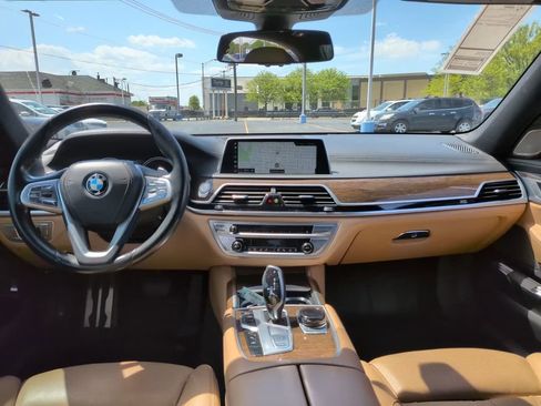 Used 2018 BMW 740e xDrive AWD/4WD image 14