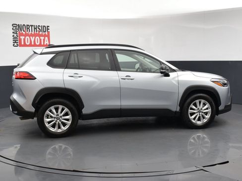 Used 2025 Toyota Corolla Cross LE AWD/4WD image 5
