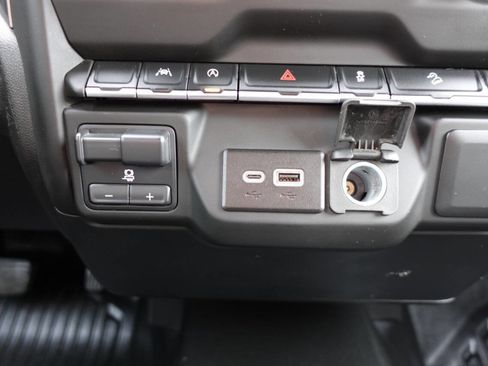 Used 2024 Chevrolet Silverado 1500 W/T w/ WT Value Package image 40