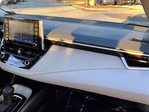 Used 2020 Toyota Corolla LE w/ LE Convenience Package image 17