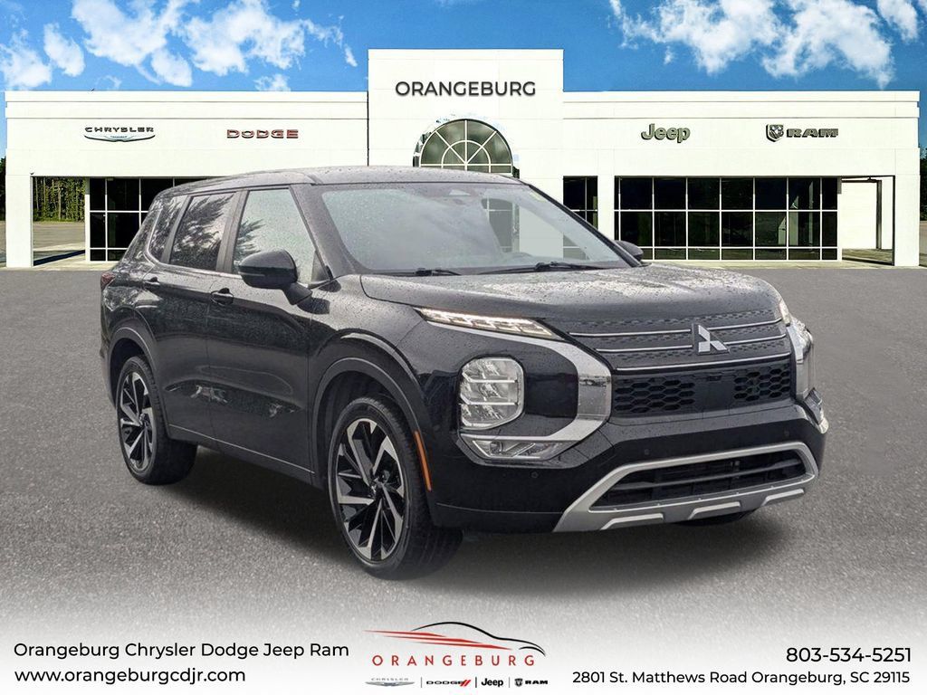 Used 2024 Mitsubishi Outlander SE FWD image 1