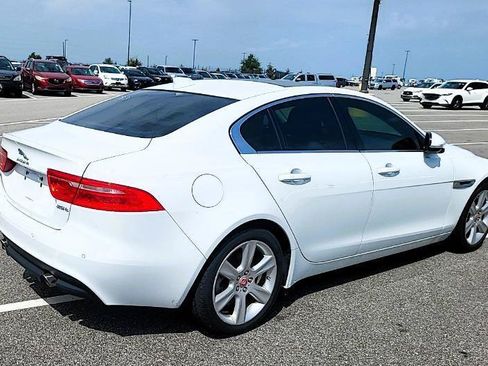 Used 2018 Jaguar XE Prestige RWD image 2