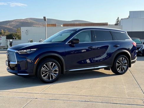 Certified 2026 INFINITI QX60 Luxe w/ Cargo Package FWD image 8