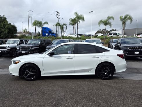 Used 2025 Honda Civic Sport image 2