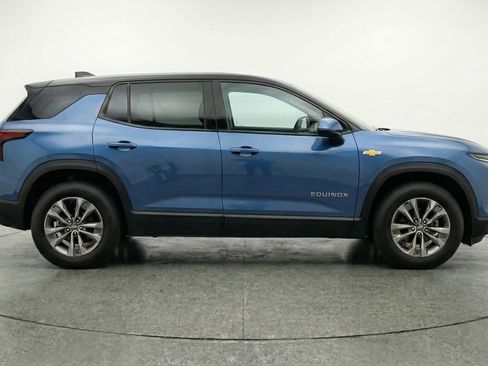 Used 2025 Chevrolet Equinox LT image 11