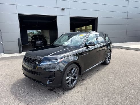 Used 2024 Land Rover Range Rover Sport SE AWD/4WD image 1