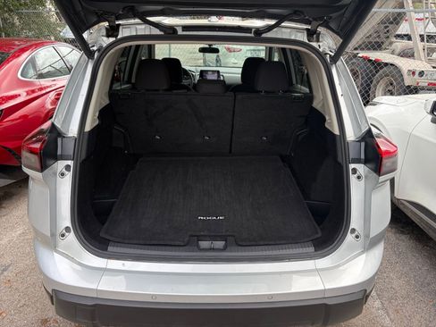 Used 2025 Nissan Rogue SV image 31