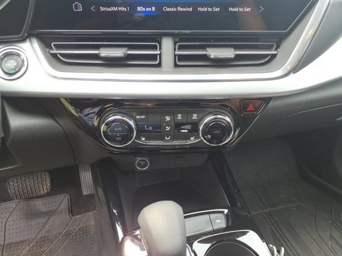 Used 2024 Chevrolet Trax LT w/ Driver Confidence Package FWD image 27