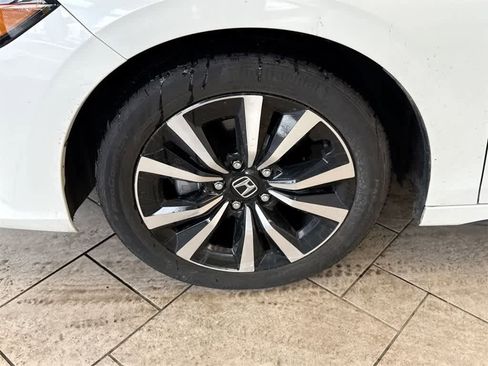 Used 2024 Honda Civic EX-L image 13