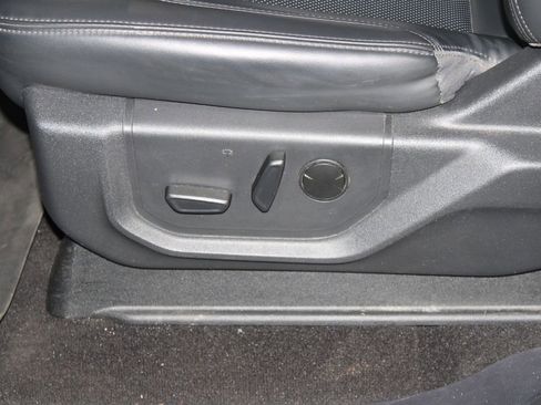 Used 2023 Ford Expedition XLT image 22