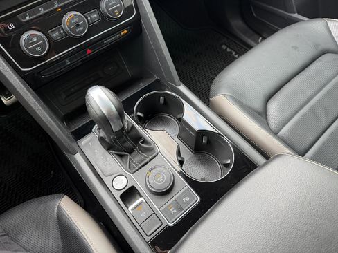 Used 2023 Volkswagen Atlas SEL Premium image 18