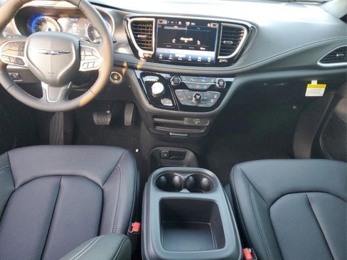New 2026 Chrysler Pacifica Select AWD/4WD image 13