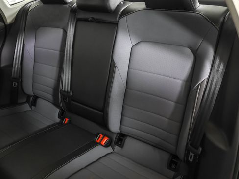 Used 2025 Volkswagen Jetta SE w/ Black Wheel Package image 36