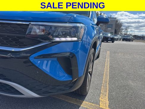 Used 2023 Volkswagen Taos SE w/ Panoramic Sunroof Package AWD/4WD image 2