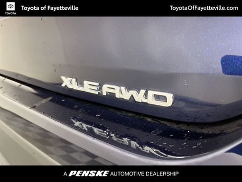 Used 2021 Toyota Highlander XLE image 4