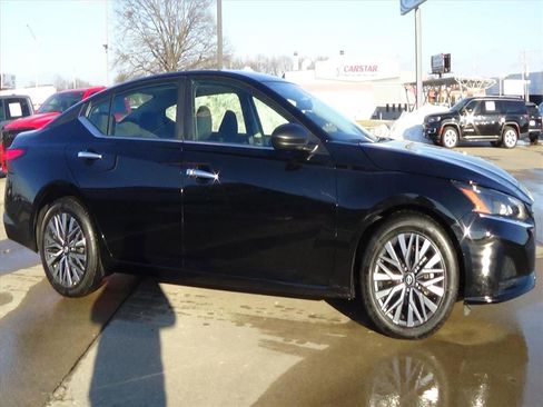Used 2025 Nissan Altima 2.5 SV image 5